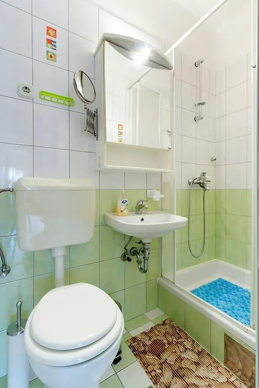 Nina, Apartment In City Centre 스플리트