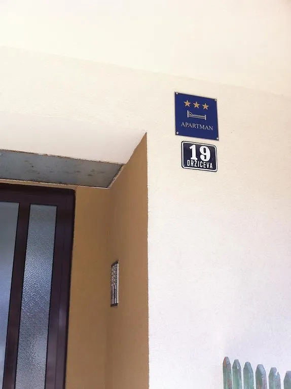 Nina, Apartment In City Centre 스플리트 크로아티아