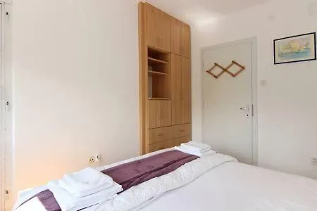 Nina, Apartment In City Centre 스플리트 0*,