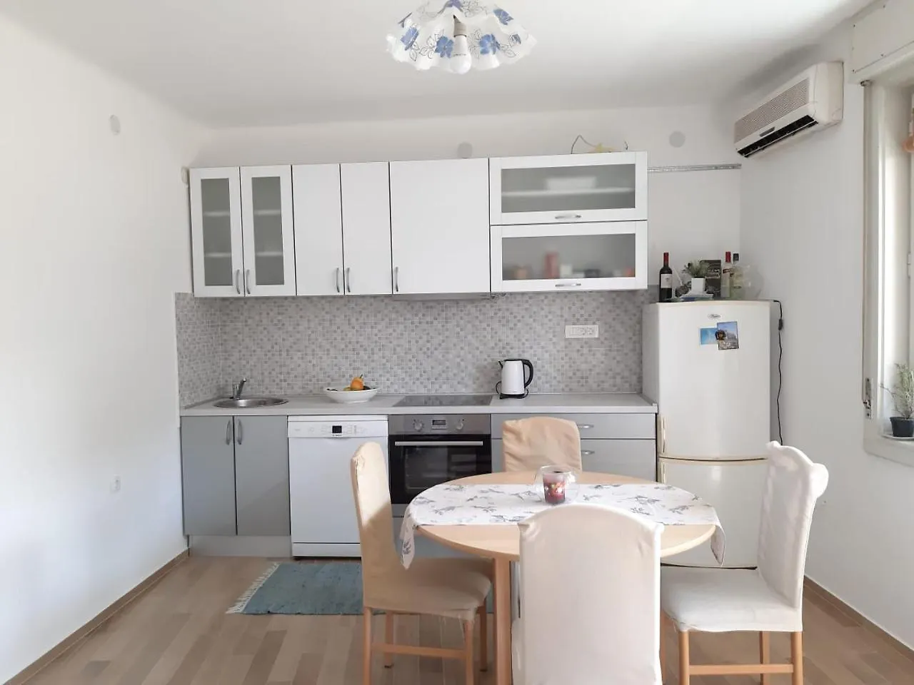 Nina, Apartment In City Centre Split 0*,